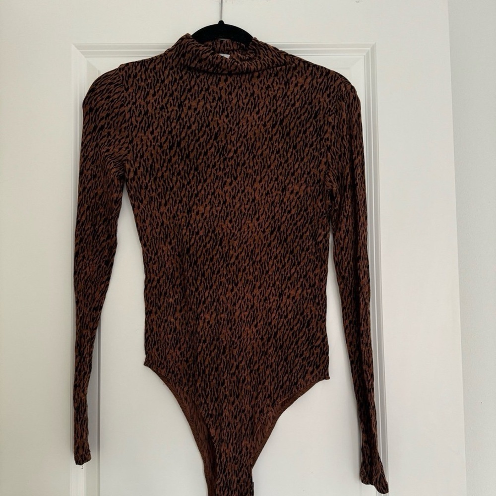 Nordstrom Leith women’s brown animal print long sleeve bodysuit top size small